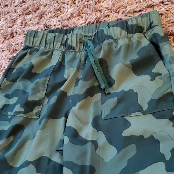 Old Navy Active camo jogger outfit - Picture 6 of 14